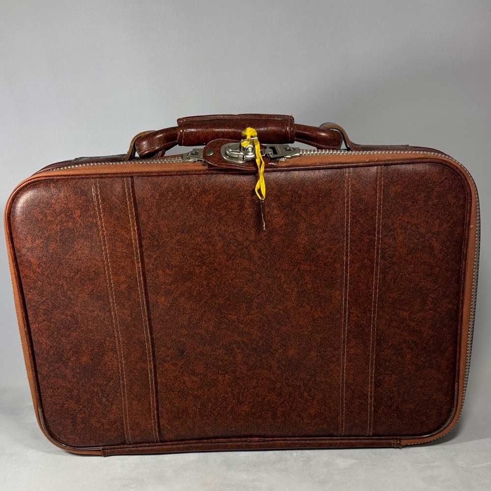 Vintage Brown Leather Luggage 19”x14” Peter’s Bag Corp**